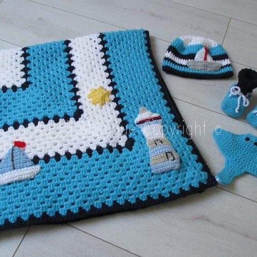Ensemble "mer" couverture bébé chaussons bonnet doudou, réalisé en laine, taille unique