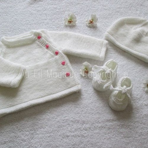 Ensemble cache-coeur bonnet et chaussons bébé laine couleur blanc taille 3 mois