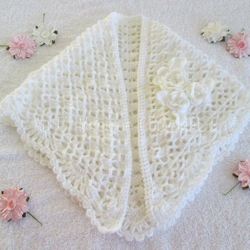 Châle bébé taille unique  réalisé en laine layette de couleur blanc