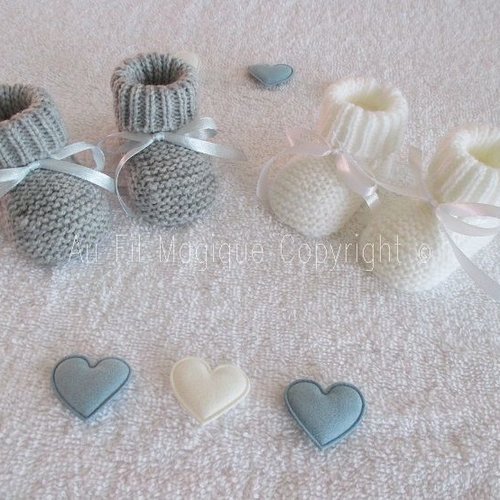 Pack de 2 paires de chaussons bébé taille naissance tricot layette couleur gris clair et blanc