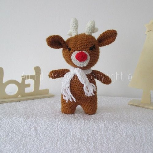 Cerf décoration noël tricot laine couleur marron et ecru