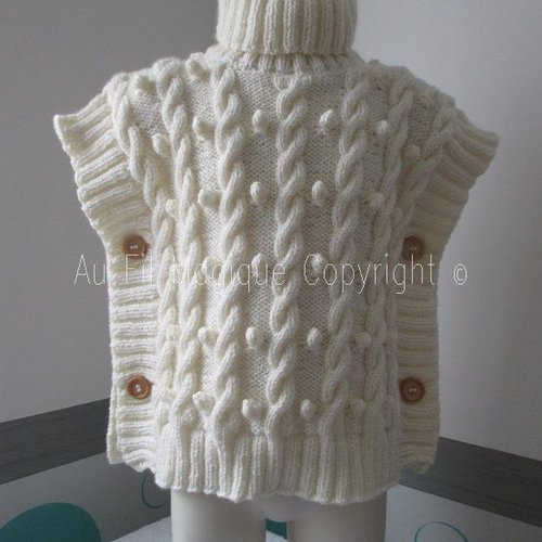 Poncho tricot laine couleur ecru taille 5 ans