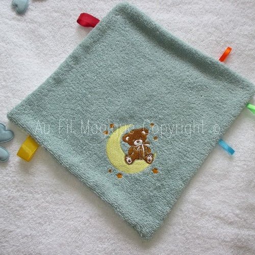 Doudou eponge vert jade "ourson sur la lune" fait-main naissance