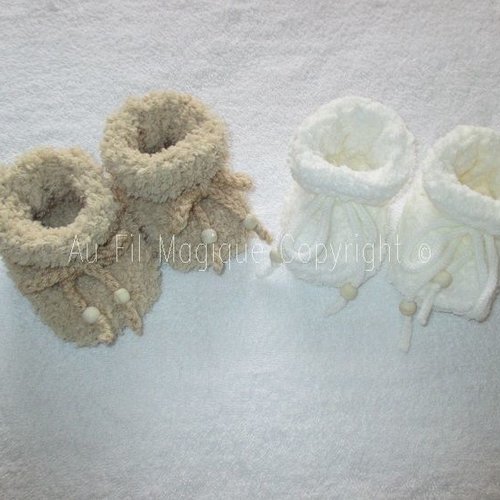 Lot de 2 paires de chaussons bébé  24 mois tricot laine couleur beige et  blanc