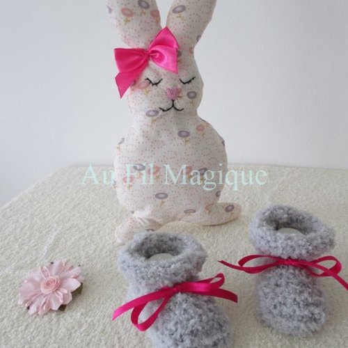 Coffret doudou lapin et chaussons gris clair taille naissance/3 mois fait-main