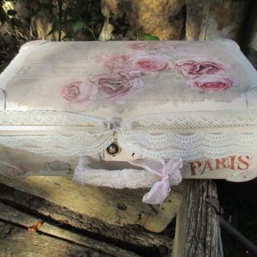 Valise ancienne... " rêve d'une nuit en shabby "