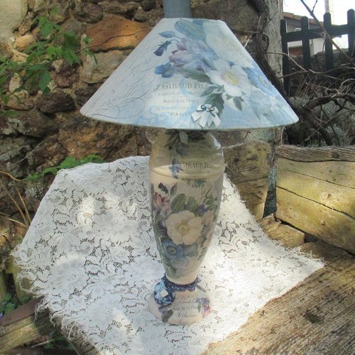 Lampe ancienne " fleurs bleues... champêtre chic " création - au grenier cosy -