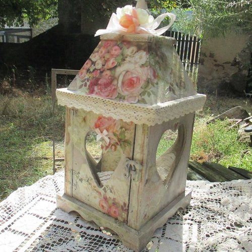 Lanterne bois ancienne " coeur de roses cottage " création - au grenier cosy -