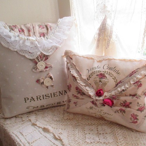 Coussin housse " mode d'antan parisienne " - création - au grenier cosy -