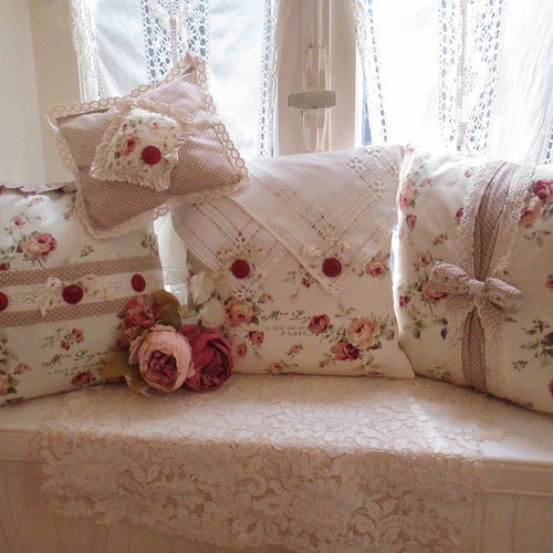 Coussin housse " roses d'antan n°3 " création - au grenier cosy -