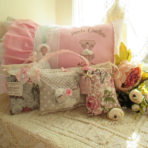Coussinets " shabby rose chic "  - création - au grenier cosy -