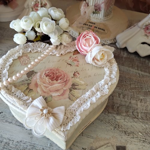 Boîte coeur " shabby chic " création - au grenier cosy -