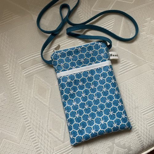 Pochette pour i phone en coton enduit motif ryad turquoise doublée en velours lisse avec poche doublée devant