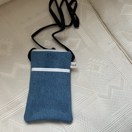 Pochette pour i phone/jean épais /doublée coton fantaisie/zip/poche doublée devant/bandoulière/11x18cm