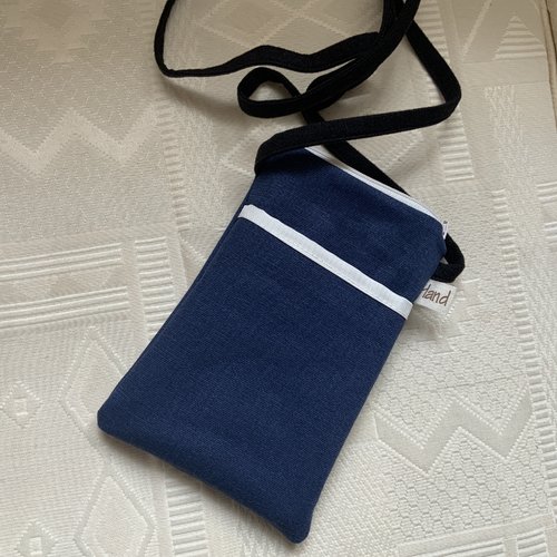 Pochette pour i phone/toile enduite sur l’envers /bleu marine/se porte en bandoulière/11x18cm/doublée velours lisse