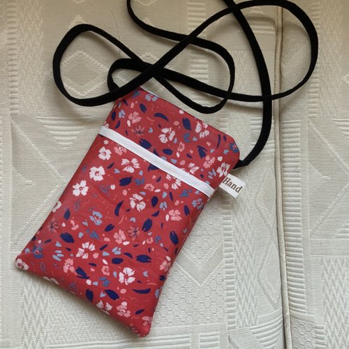 Pochette pour i phone/coton enduit imperméable/rouge semis fleurs stylisées/zip/doublée velours/bandoulière 11x18cm