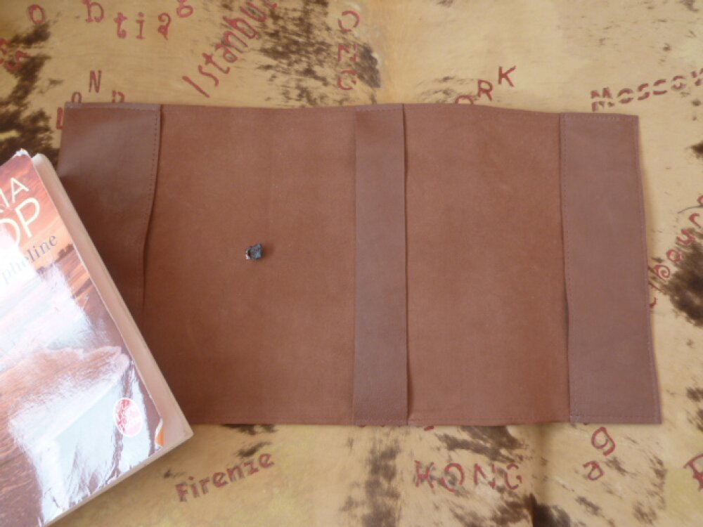 Couvre livre ajustable en cuir caprin marron clair,avec bande de cuir imprimé pour livres de 18