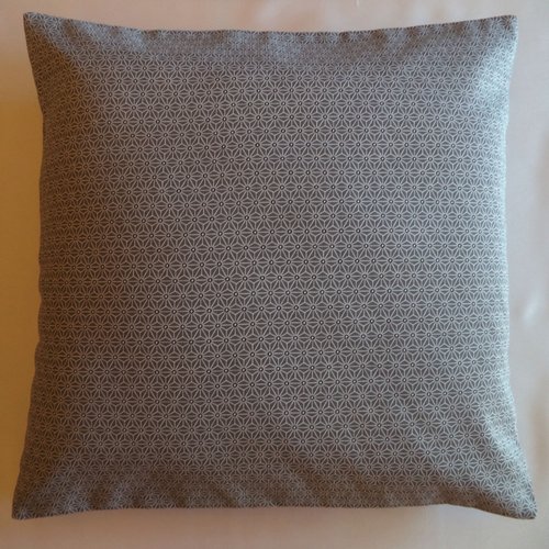 Housse de coussin en coton à motifs géométriques «  asanoha ». tons gris.