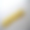 Bracelet manchette textile , coloris jaune, dentelle cirée blanche.