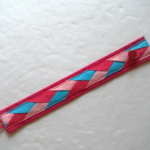 Bracelet tressé en tissu couleur rose , turquoise,framboise