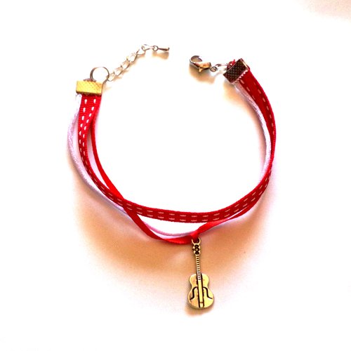 Bracelet breloque "guitare" et galons assortis rouge et blanc, bracelet femme.