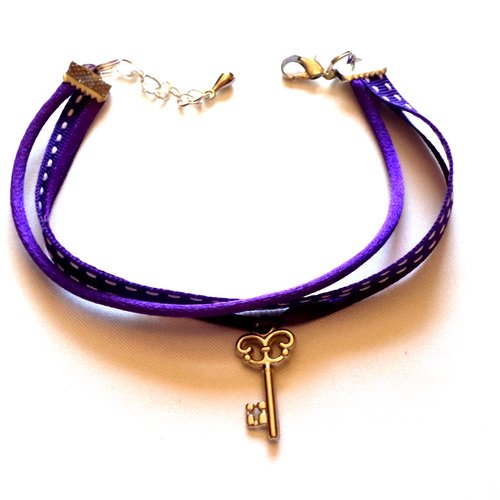 Bracelet  breloque  " la clé du bonheur" et galons assortis couleur violet , bracelet femme.