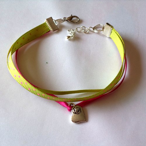Bracelet textile breloque " cœur"  et  galons assortis anis et rose , bracelet dame.