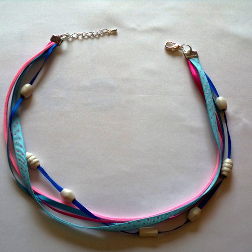 Bracelet double tour de galons assortis fuschia, rose , bleu, avec perles bois ou collier ras le cou.