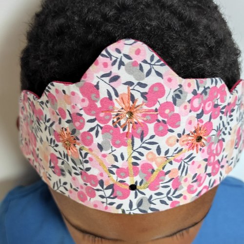 Couronne en tissu enfant déguisement rose