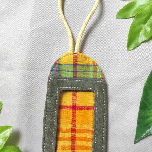 Étiquette de bagage tissu imprimé identification valise kaki madras