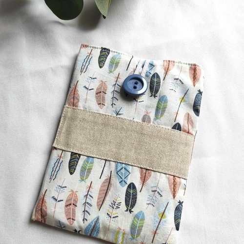 Pochette livre motif plumes protection livre de poche