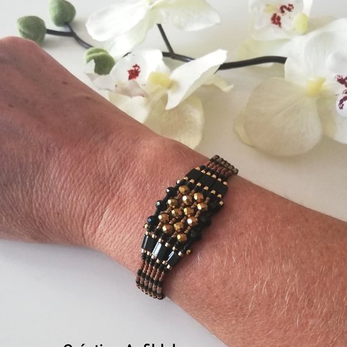 Bracelet bronze et noir en micro macramé, perles miyuki et perles cristal.