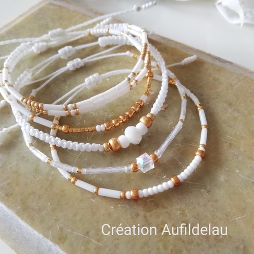 Série de bracelets blancs et dorés, perles miyuki. 5 modèles au choix fermoir coulissant