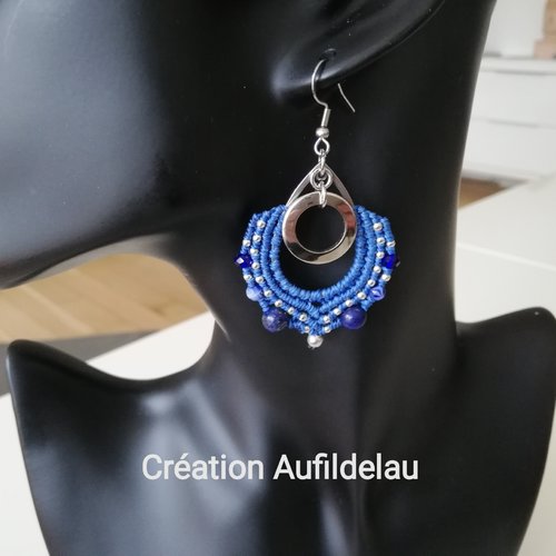 Boucles d'oreilles pendantes en perles plaqué argent, lapis-lazuli et acier inoxydable .