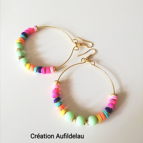 Boucles d'oreilles pendantes, créoles en perles heishi  .
