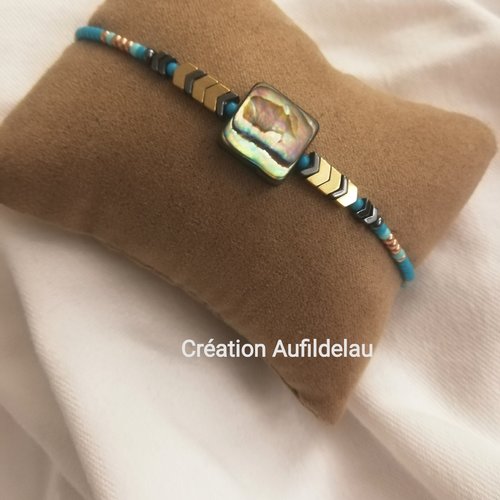Bracelet en perles miyuki dorées et turquoises, hématites et nacre