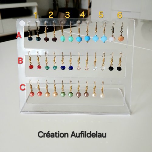 Boucles d'oreilles dorées en perles de cristal et en perles nacrées . 17 couleurs au choix