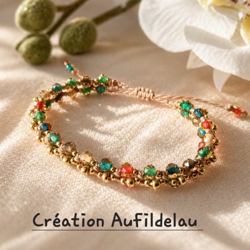 Bracelet tissé en macramé et perles en verre