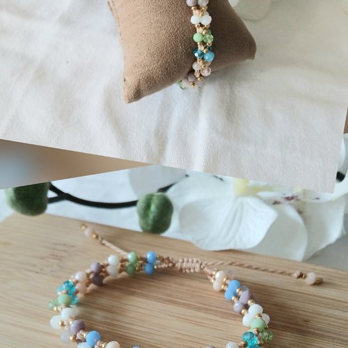 Bracelet tissé en macramé et perles en verre