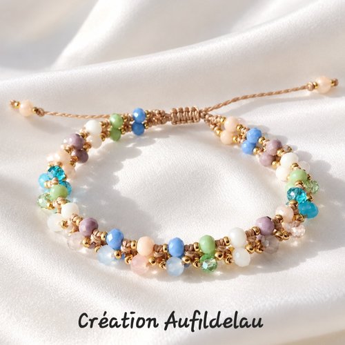 Bracelet tissé en macramé et perles en verre