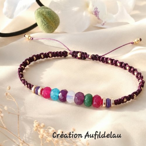 Bracelet macramé en perles miyuki dorées et pierres semi precieuses . fermoir coulissant