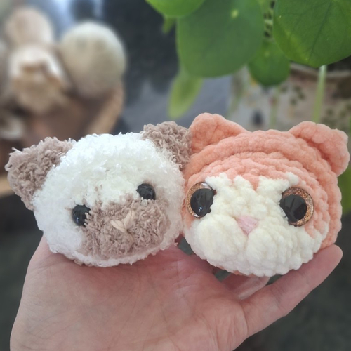 Balle anti-stress "petit chat" en crochet velours – douceur et détente