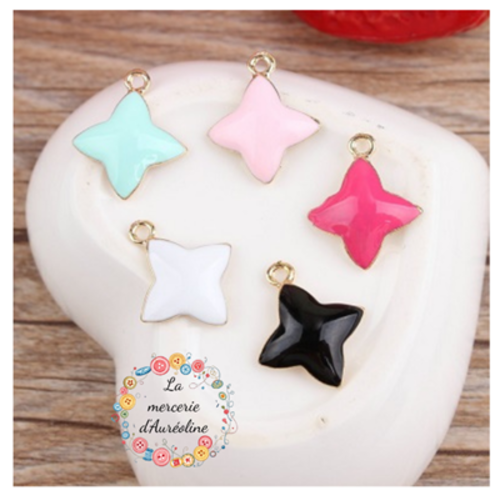 Breloque croix émaillée doré et de couleur - 20mm