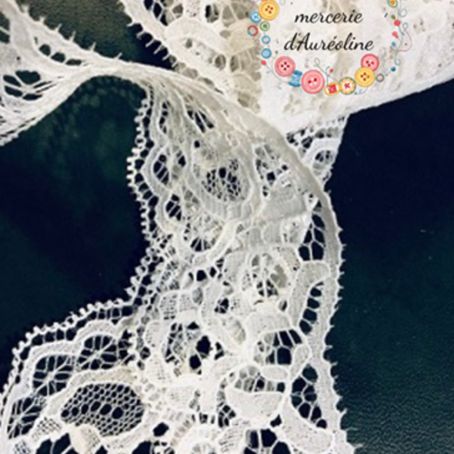 Bande de dentelle blanche ondulé