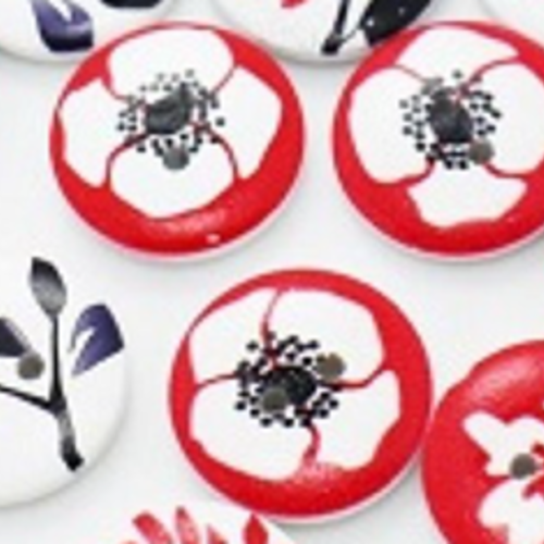 Bouton rond  "fleur blanche à cœur noir"- 15mm x5