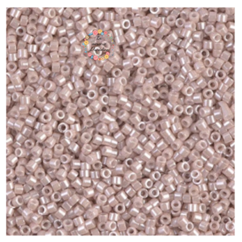 1g de perles miyuki delica 11/0 - db1535  - champagne rosée opaque