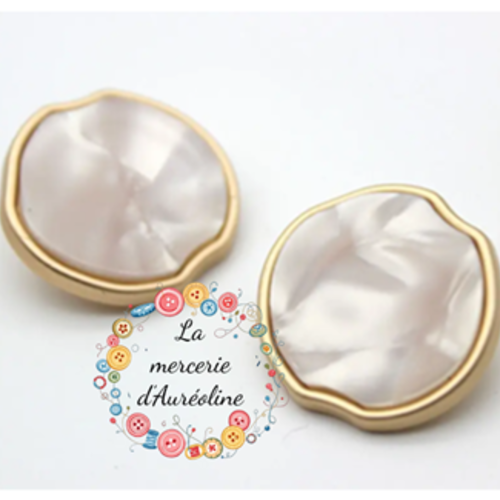 Bouton “email blanc cerclé de doré” - 22mm