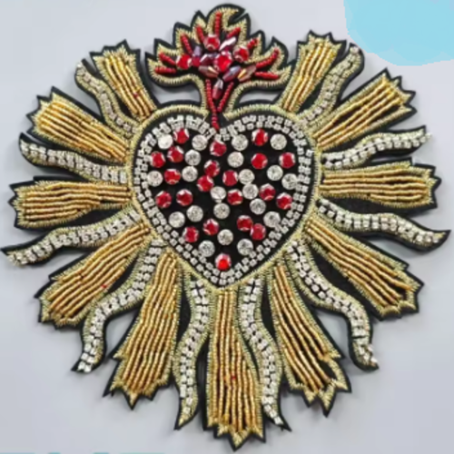 Patch "ex-voto" brodé de perles et de strass