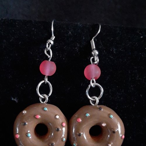 Boucles d'oreille donuts perles givrées rose
