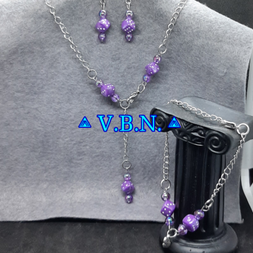 Parure collier-boucles d'oreilles-bracelet/chevillière dés nacrée et perles d'eau nacrées violet